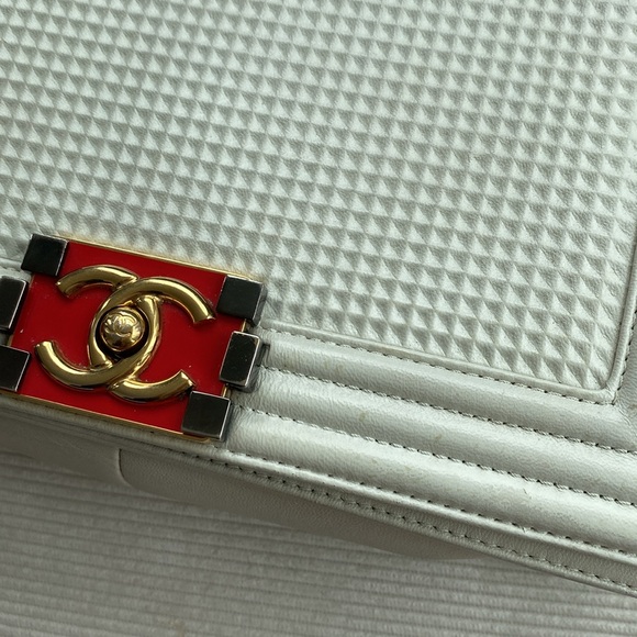 CHANEL Leather Medium Cube Boy Bag Shoulder Bag - Picture 13 of 15